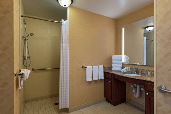 Room 28 of 46